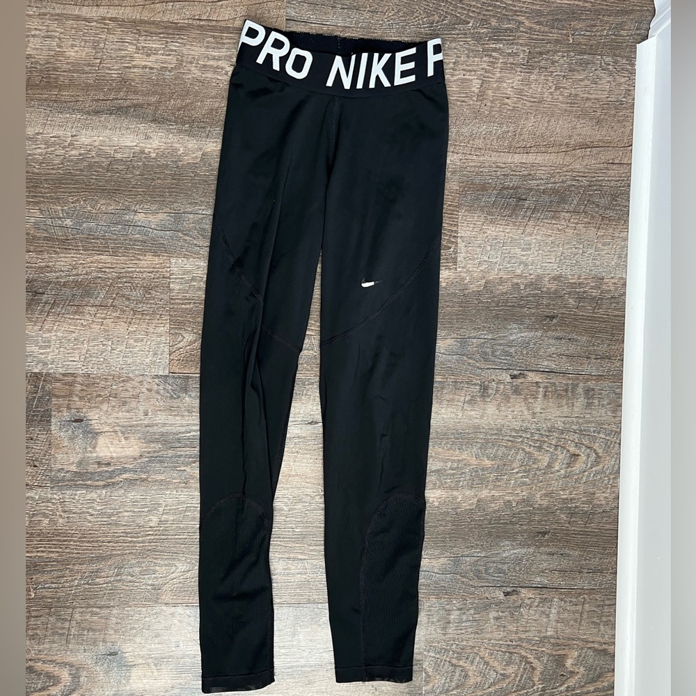 Women’s Nike Pro cropped leggings